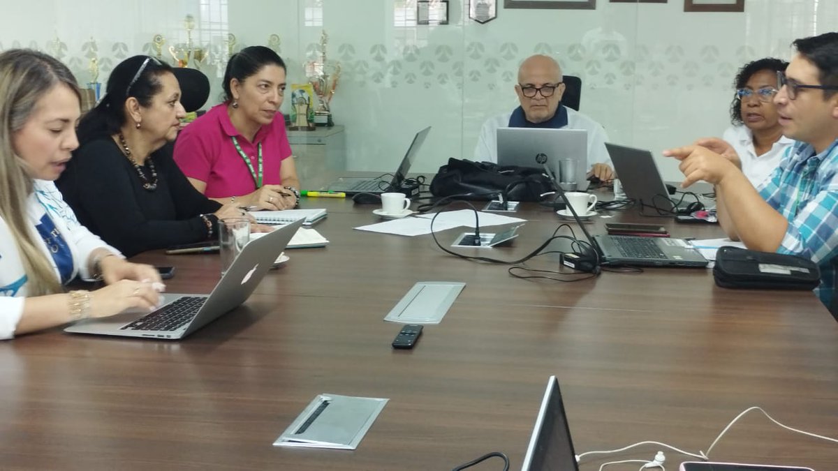 SENA_RValle's tweet photo. Una llave ganadora💪🎉 para mejorar la calidad de vida de los caleños y caleñas concretaron @SENA_RValle y  @DEconomicoCali, buscando apoyar procesos de capacitación y emprendimiento para las mujeres, fomentar la empleabilidad y apuntalar unidades productivas y empresas de #Cali https://t.co/jRMLjkNtZF
