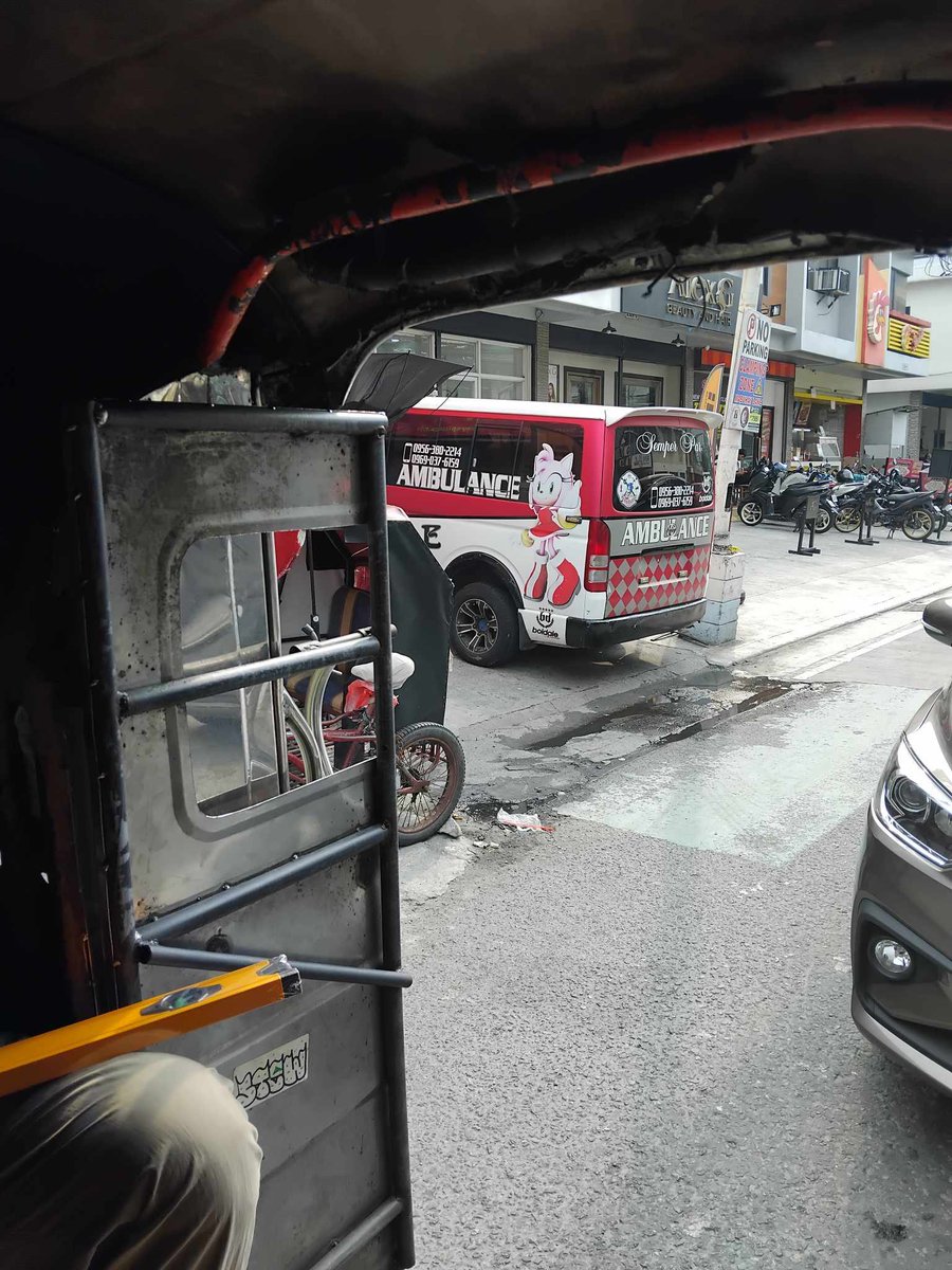 emzberry's tweet photo. Imagine just getting out of your car and you just see the Amybulance pull up https://t.co/DFGuJN45Qh