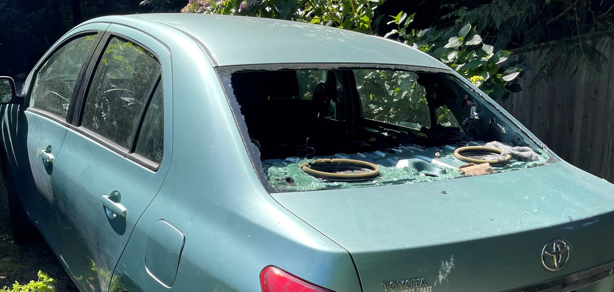 cqrcmp's tweet photo. 🐻🚙Today, officers were called to rescue a black bear locked inside a car. After a door was accidently left unlocked, the bear wreaked havoc on the interior. Officers broke a window to set the bear free. 

Let’s all be “bear smart” to help prevent these 🐾 wild encounters. https://t.co/4OoQOyEOef