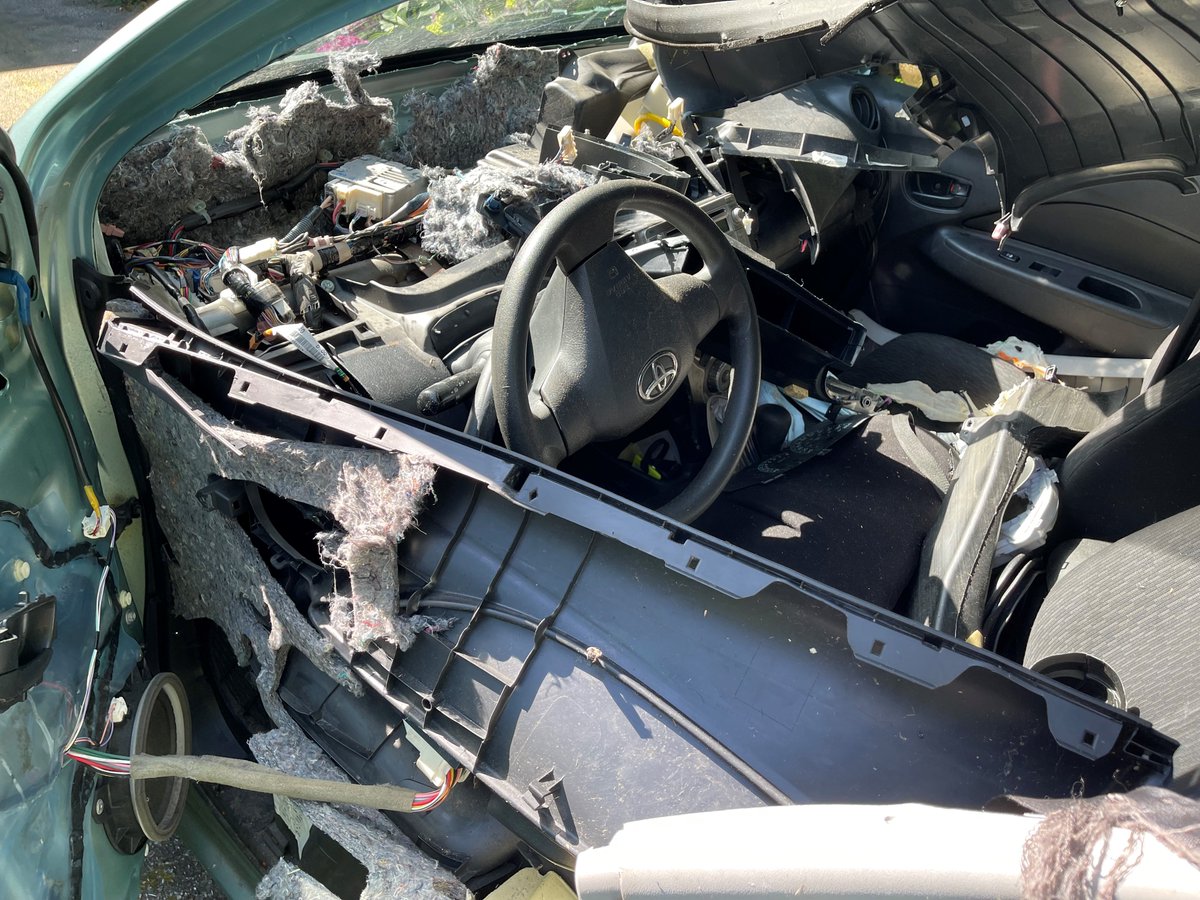 cqrcmp's tweet photo. 🐻🚙Today, officers were called to rescue a black bear locked inside a car. After a door was accidently left unlocked, the bear wreaked havoc on the interior. Officers broke a window to set the bear free. 

Let’s all be “bear smart” to help prevent these 🐾 wild encounters. https://t.co/4OoQOyEOef