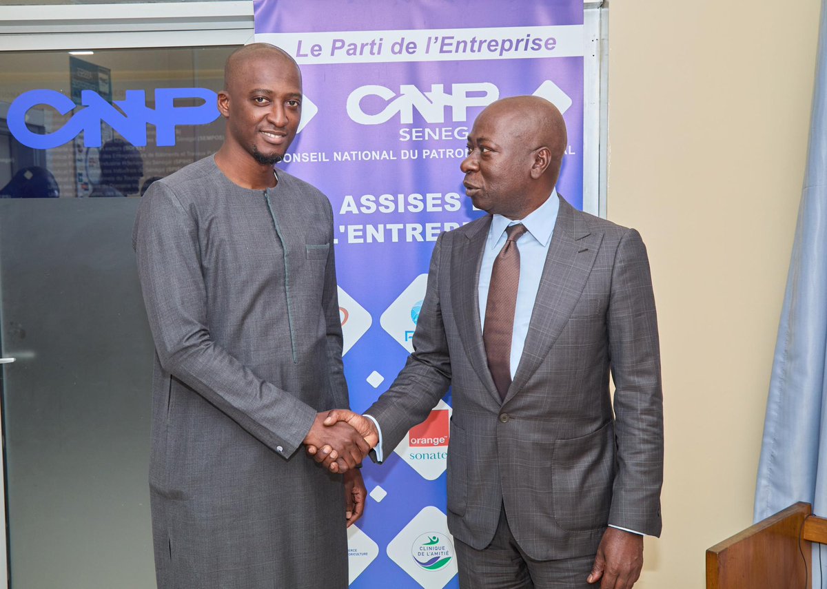 BakarySBathily's tweet photo. Merci au Pr. Baidy AGNE du CNP et aux membres du bureau pour leur accueil chaleureux. Rencontre fructueuse pour partager la vision de SEM #PBDDF : plus de privé et mieux de public dans les investissements à fort impact. Nécessité d'un #PACTE par des engagements mutuels.#PPP https://t.co/LzWZAWosli