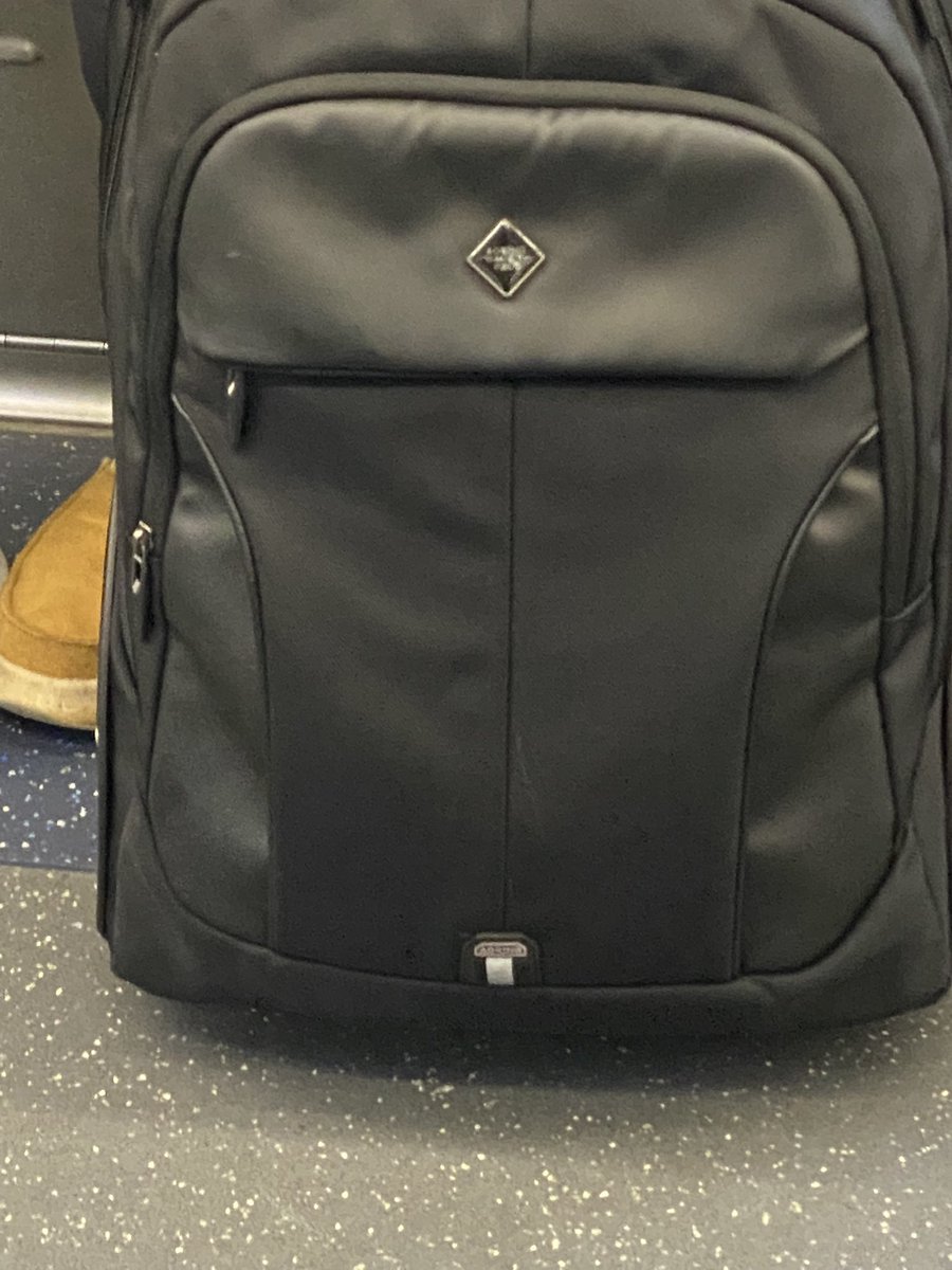 For a moment I thought that bag has an HDMI port...
