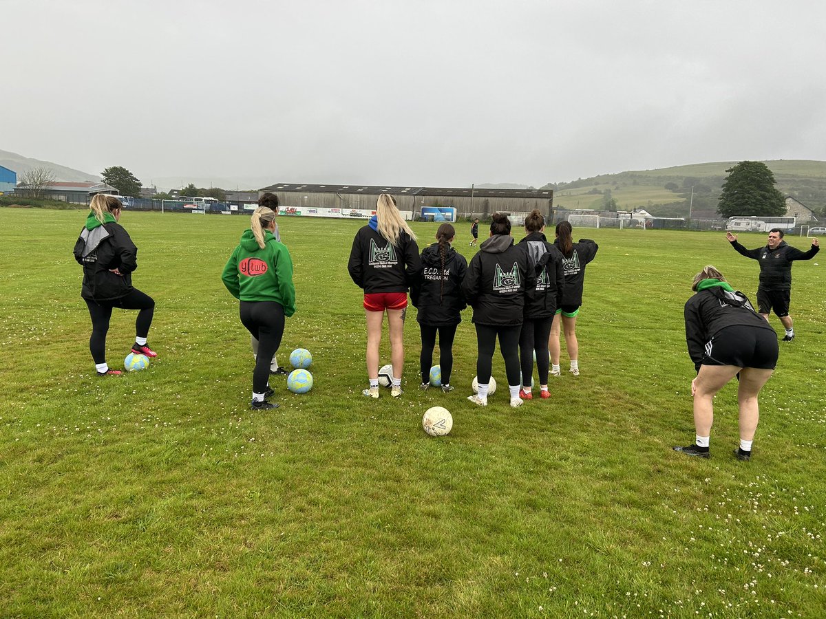 TurfsLadies's tweet photo. Great start to pre-season training this evening. Ladies put in a huge effort despite the rain. Fancy coming along next Thursday? 
#Turfs #TurfsLadies #PreSeason https://t.co/EYyldXoNan