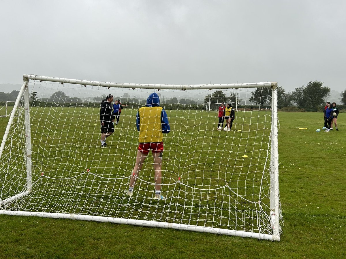 TurfsLadies's tweet photo. Great start to pre-season training this evening. Ladies put in a huge effort despite the rain. Fancy coming along next Thursday? 
#Turfs #TurfsLadies #PreSeason https://t.co/EYyldXoNan