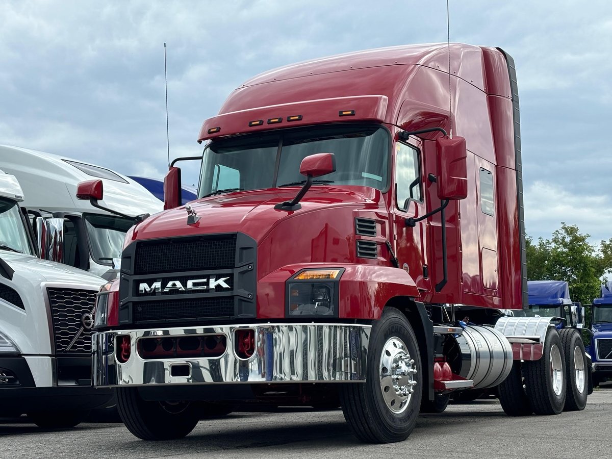 MidONTrucks's tweet photo. No description needed. She's BEAUTIFUL! 😍 https://t.co/LtKSmI265q