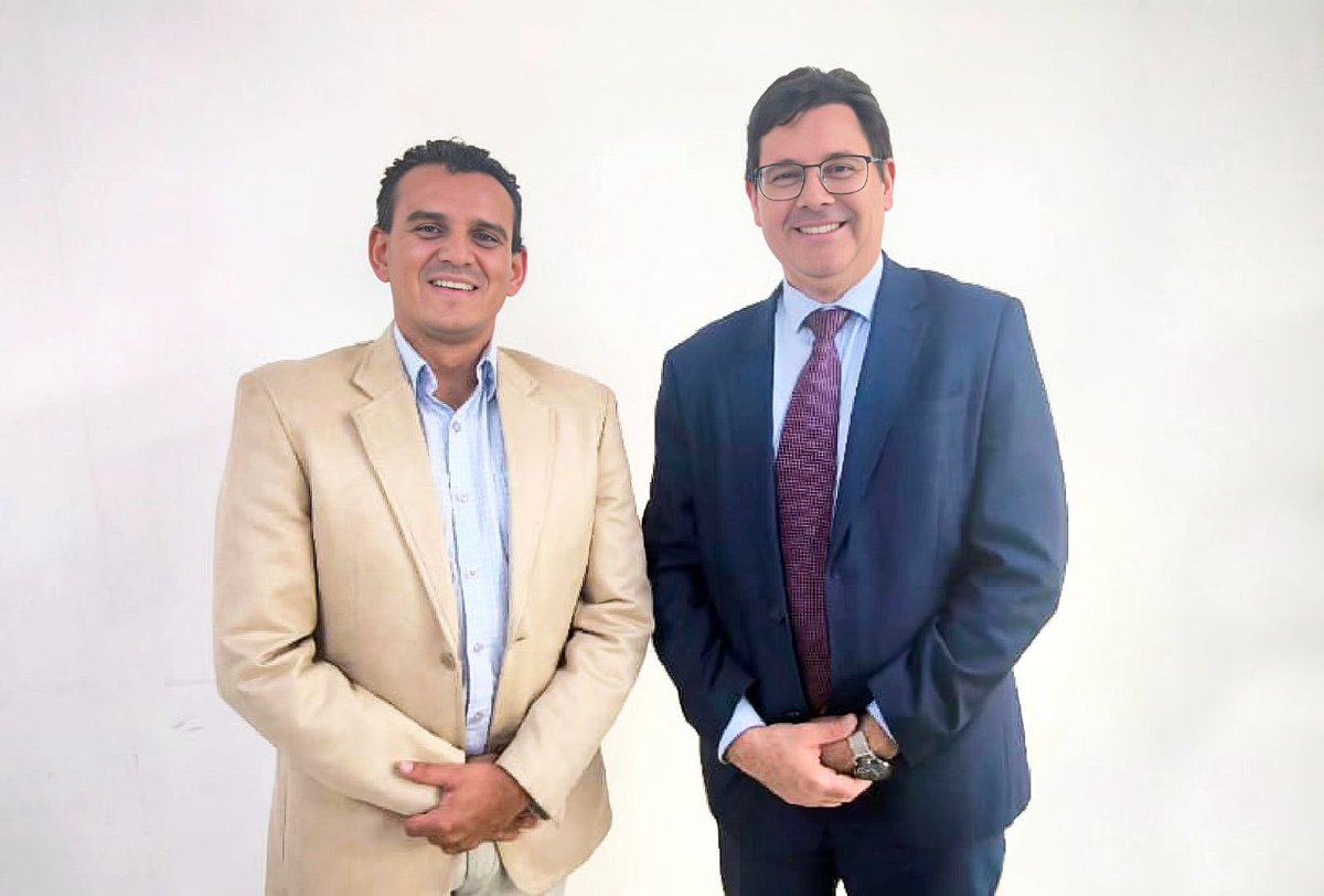 OLACDEORG's tweet photo. El Director de Asuntos Internacionales, Álvaro Vega Grajales, del Ministerio de Energía y Minas, @RecNaturalesEC  mantuvo una reunión con Fitzgerald Cantero @FitzgeraldCP78 , Director de Estudios, Proyectos e Información de #OLADE, y su equipo de trabajo para delinear estrategias y propuestas que fortalezcan el trabajo conjunto en beneficio del sector energético de Ecuador 🇪🇨