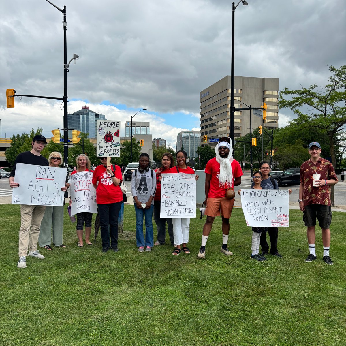 PeelACORN's tweet photo. Peel ACORN's day of action was a success! We marched to Morguard's office in Mississauga and successfully delivered a demand letter that opposes their most recent round of AGI's at 2869 Battleford Rd, and secured a meeting with Susan Morasse, a regional manager at Morguard! ✊🚩 https://t.co/NKLzRZgHZ5