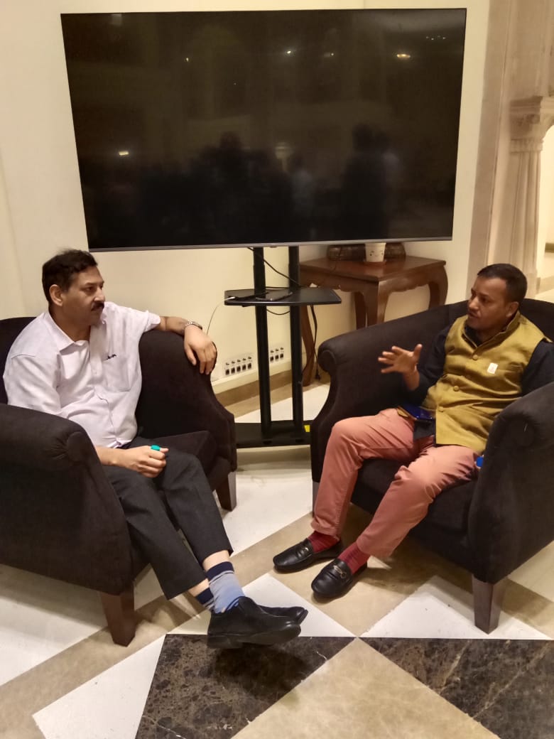 MistyHelping's tweet photo. पूर्व DGP Gujarat अनिल प्रथम जी के साथ https://t.co/GzSmhsRub1