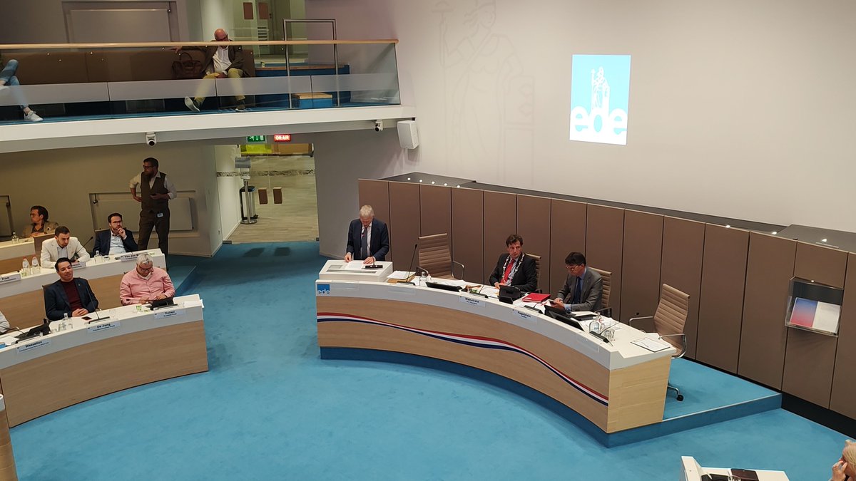 Afsluiting van de raad voorafgaand aan het reces door Nestor van de raad Evert Janssen.