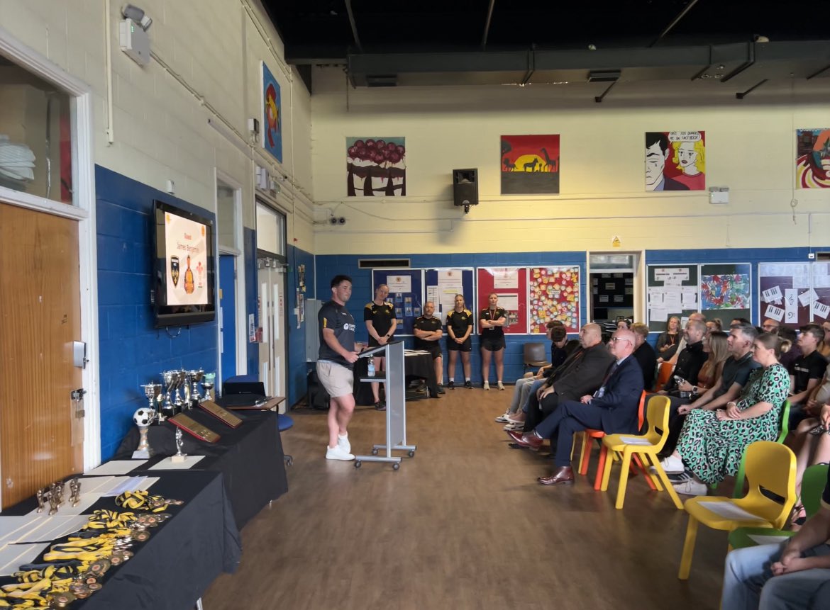 𝙂𝙐𝙀𝙎𝙏 𝙎𝙋𝙀𝘼𝙆𝙀𝙍 🔥

Huge thank you to James Benjamin of <a href="/dragonsrfc/">Dragons RFC 🐉</a> for attending our Sports Awards this evening and presenting the awards! 

Really appreciate it mate! #ThankYou🌟 

#WeAreGwentRugby 🐉🏉