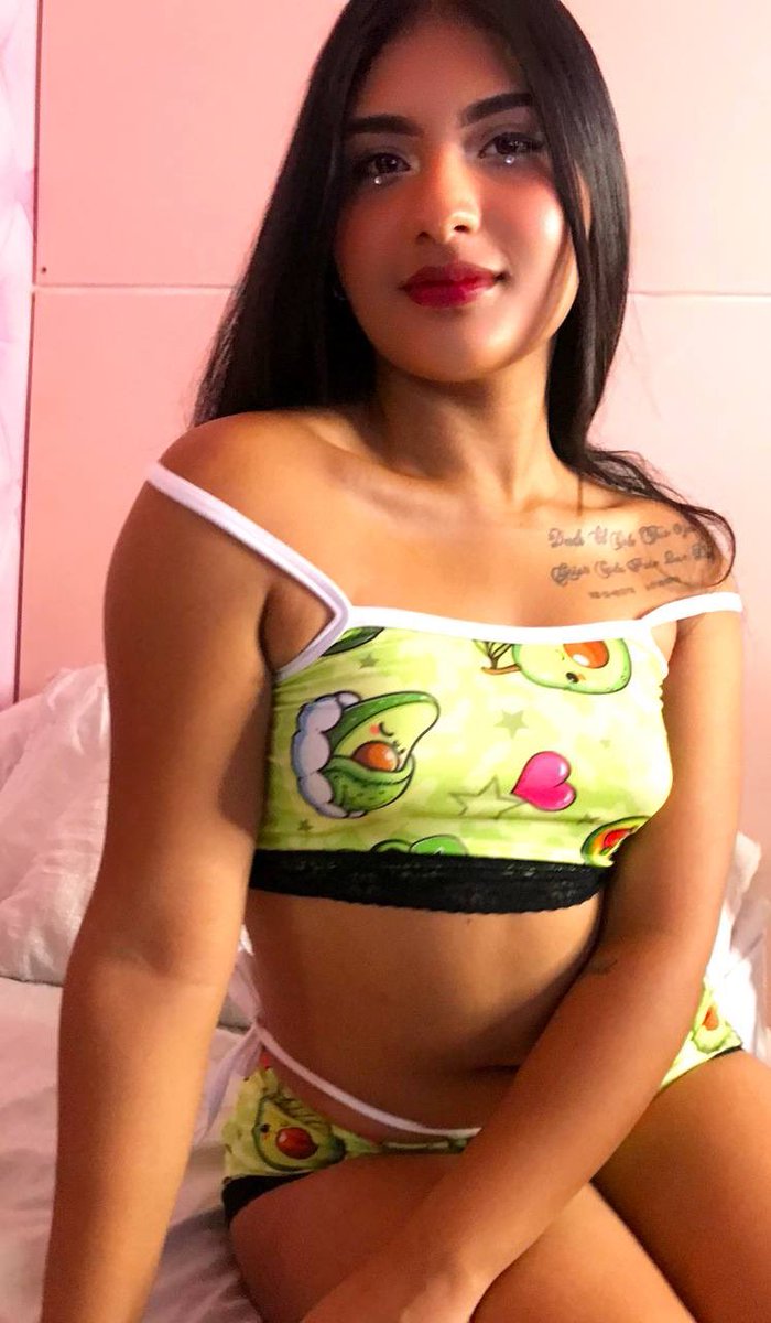 SabrinaHimss's tweet photo. And are you eating enough avocado?🤤🥑😋#modelowebcam #latina #bongacams #live #showwebcam https://t.co/KlFM7Opme1 https://t.co/FW8A0SwAcn
