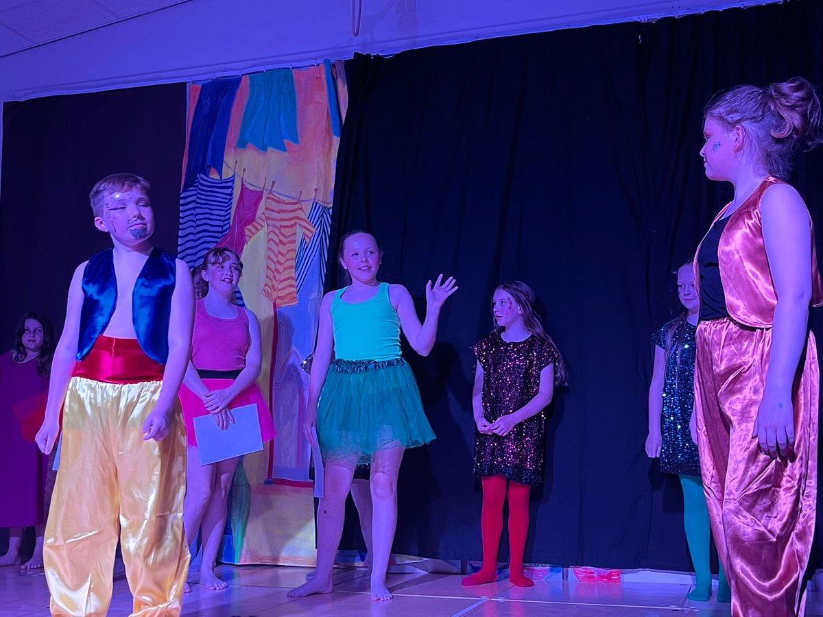 A phenomenal week of shows from our upper junior choir! Performing to sell out audiences all week, our choir have sung, danced and acted as if they were in the West End! So much talent and enthusiasm from them all! We’re super, super proud of our cast of Aladdin Trouble🎶🎭🤩