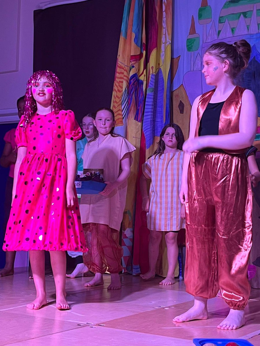 Crawshawboothps's tweet photo. A phenomenal week of shows from our upper junior choir! Performing to sell out audiences all week, our choir have sung, danced and acted as if they were in the West End! So much talent and enthusiasm from them all! We’re super, super proud of our cast of Aladdin Trouble🎶🎭🤩 https://t.co/UzEoexkamI