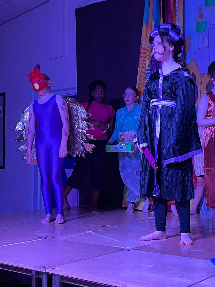 Crawshawboothps's tweet photo. A phenomenal week of shows from our upper junior choir! Performing to sell out audiences all week, our choir have sung, danced and acted as if they were in the West End! So much talent and enthusiasm from them all! We’re super, super proud of our cast of Aladdin Trouble🎶🎭🤩 https://t.co/UzEoexkamI