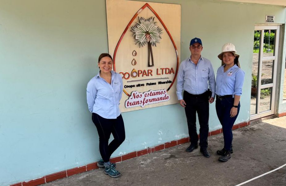 FedepalmaOrg's tweet photo. Nuestra gerente regional en la #ZonaCentral, @adritorotorres, se reunió con núcleos palmeros y asociaciones de pequeños y medianos productores de Norte de Santander, con la intención de articular esfuerzos para impulsar proyectos estratégicos enfocados en la sostenibilidad y el bienestar social en el Catatumbo.