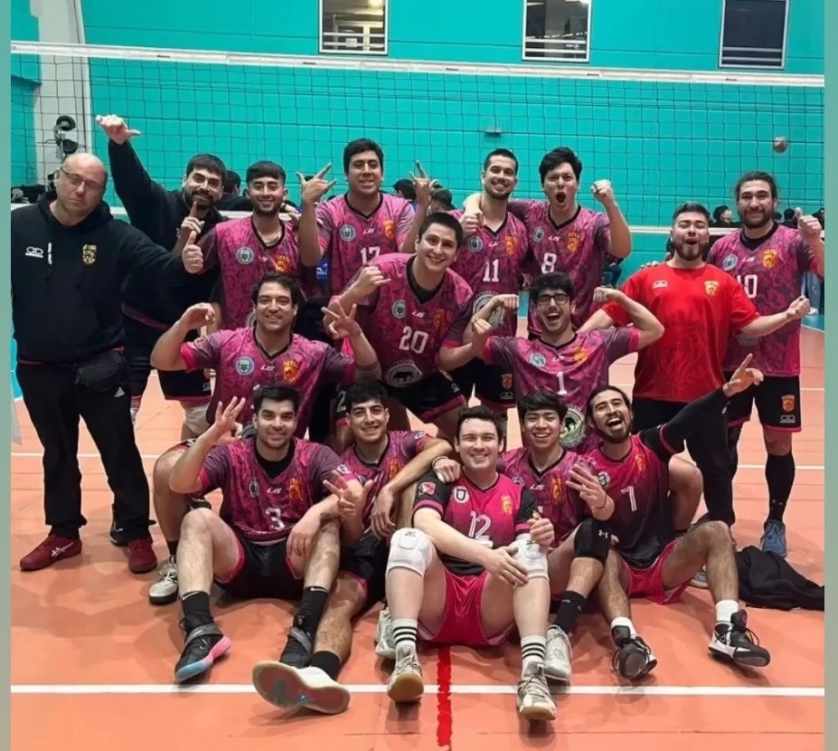 asvorachile's tweet photo. 1° vez en la historia del voleibol regional C.Küpal damas se corona campeón de la liga A2 y logra el cupo para la Liga A1; así también C.Royal en 2°lugar juega el repechaje para obtener cupo en varones a la A1.
Orgullosos de nuestros jugadores destacados y MVP Romina y Bayron https://t.co/M4L8c7FnBh