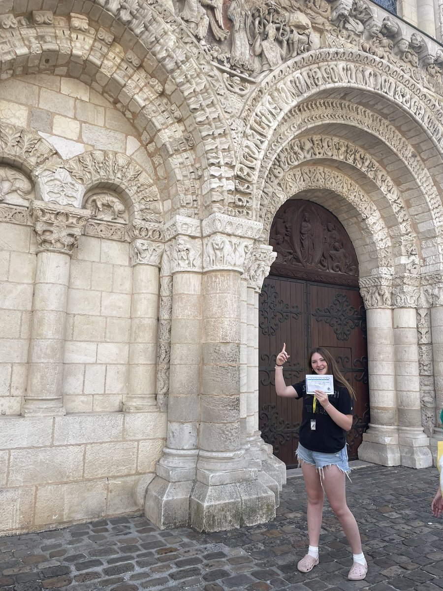 Oathalltrips's tweet photo. We spent the day in Poitiers and learned about medieval art by visiting Notre Dame la Grande, we let ourselves be inspired and made some sketches of details on the 11th century façade. https://t.co/TaxWc8erDT