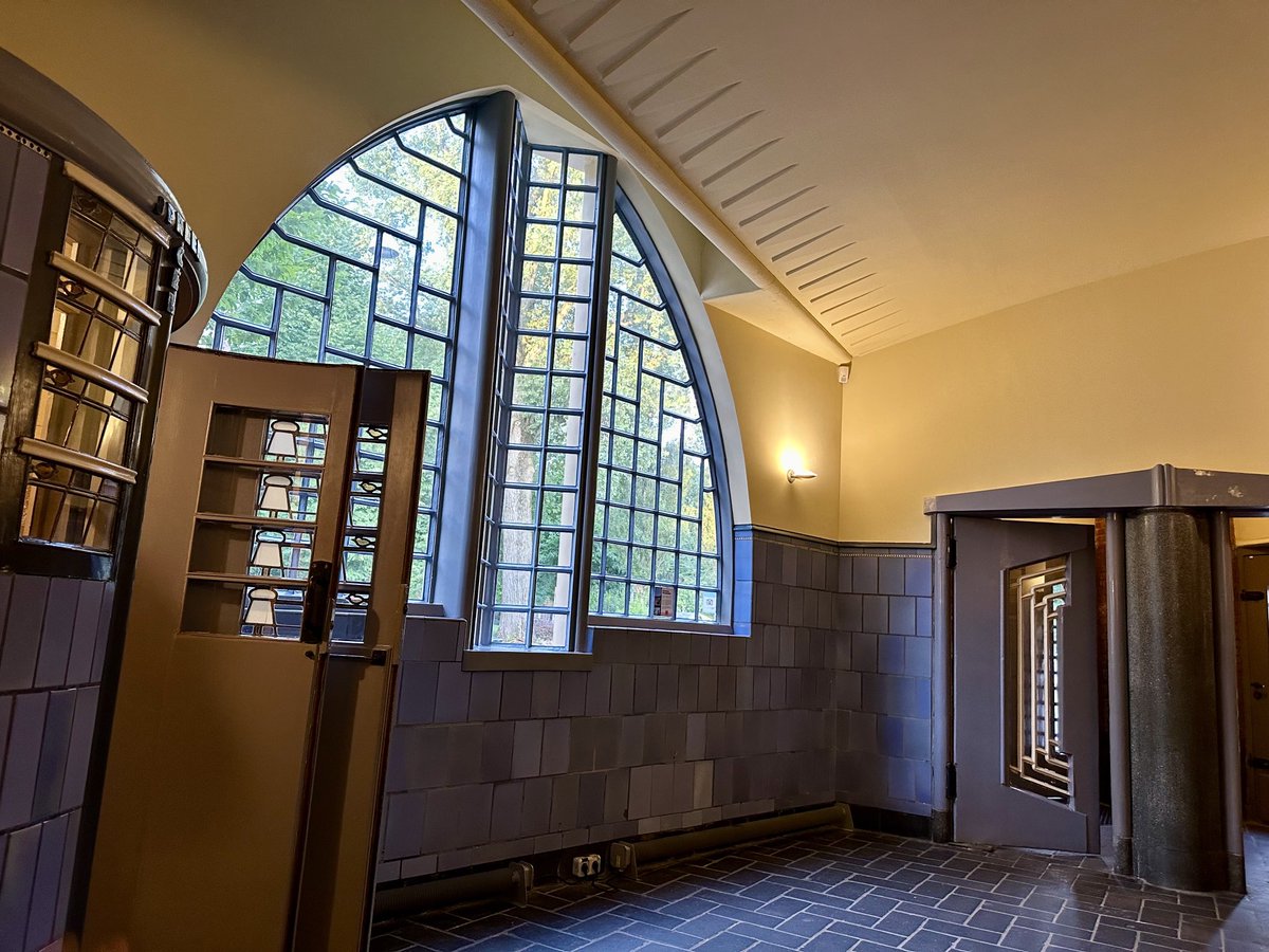 Museum t Schip, voormalig postkantoor in de #Spaandammerbuurt .
#architecture #amsterdamseschool ⁦<a href="/Museumhetschip/">Museum Het Schip</a>⁩ #amsterdam