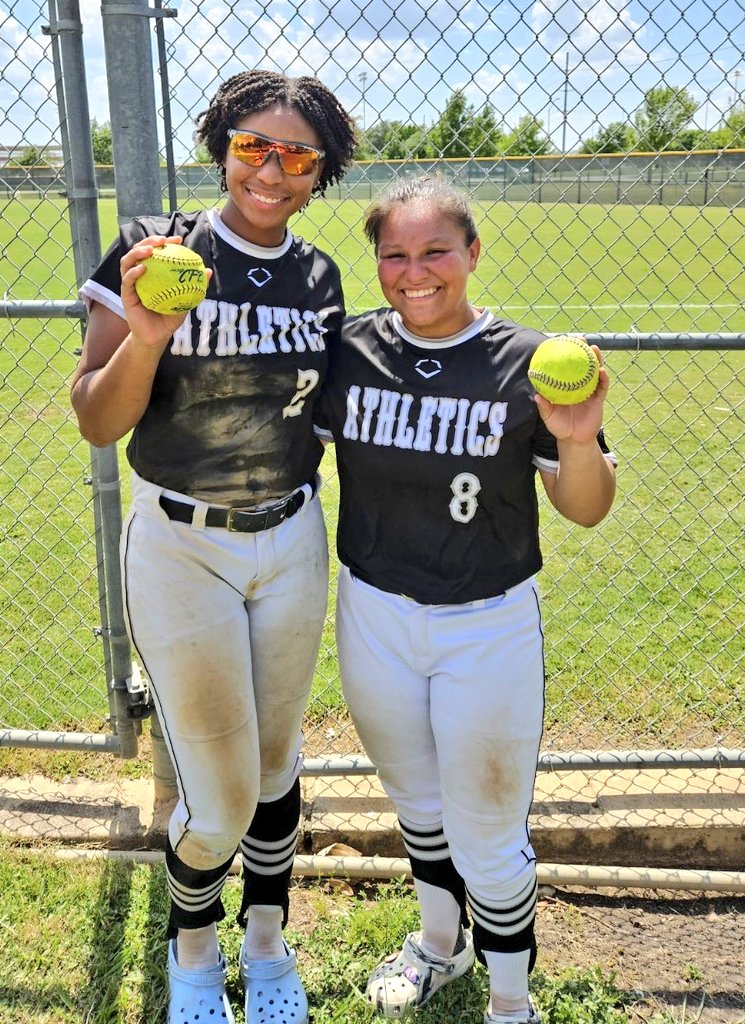 Squad went 1-1 today in pool play did it in typical SHARK fashion scoring 23 runs in 2 games. 2024 <a href="/LangstonSports/">Langston Athletics</a> commit Alyse Cornist <a href="/AlyseCornist/">Alyse Cornist 🥎</a> hit HR in both games. <a href="/wtcsoftball/">WTC Softball</a> commit Izzy Astran <a href="/IzabellAstran/">Izabell Astran</a> had a solo shot in game 1. Back at it tomorrow to finish