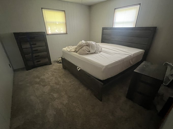 Finally!! Moved all the furniture that was left from previous owner and got my stuff moved in 🏠 Now it