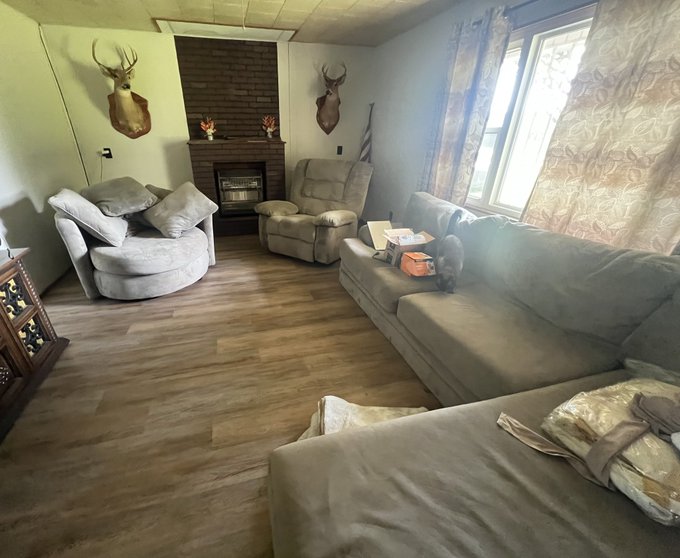 Finally!! Moved all the furniture that was left from previous owner and got my stuff moved in 🏠 Now it