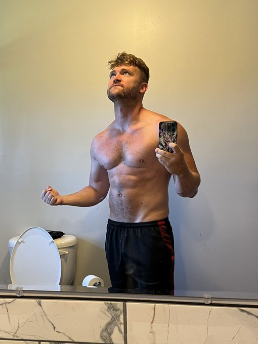 Finally!! Moved all the furniture that was left from previous owner and got my stuff moved in 🏠 Now it