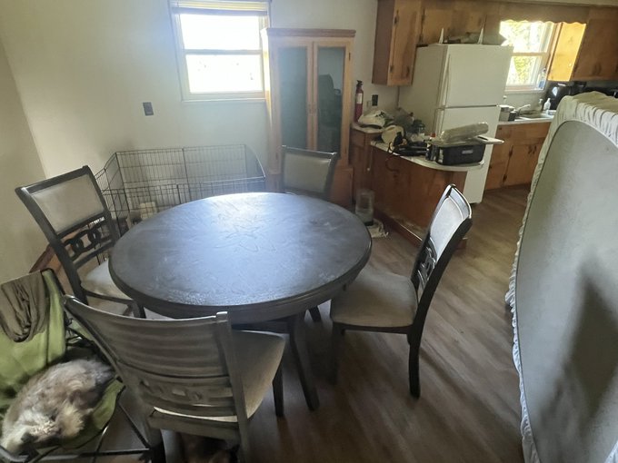 Finally!! Moved all the furniture that was left from previous owner and got my stuff moved in 🏠 Now it