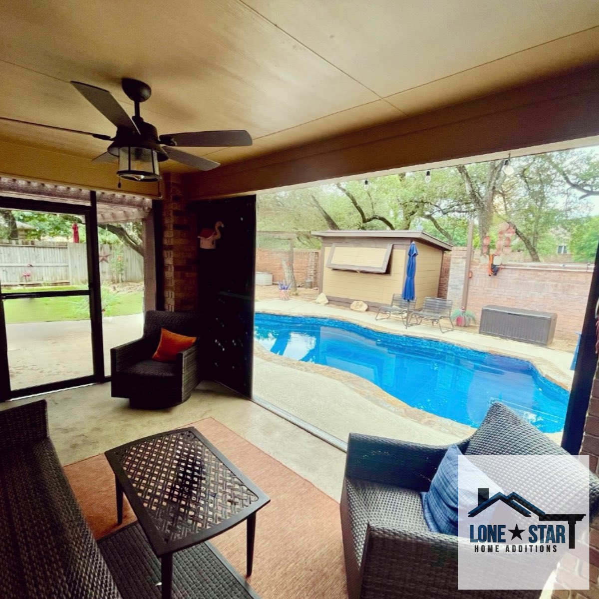 LSHomeAdditions's tweet image. Transform your outdoor space with our Screen Enclosure, designed and installed in Helotes, Texas. 🏡✨

The sliding doors feature offers easy access and seamless integration with your home. 

lonestarhomeadditions.com
210-986-0628