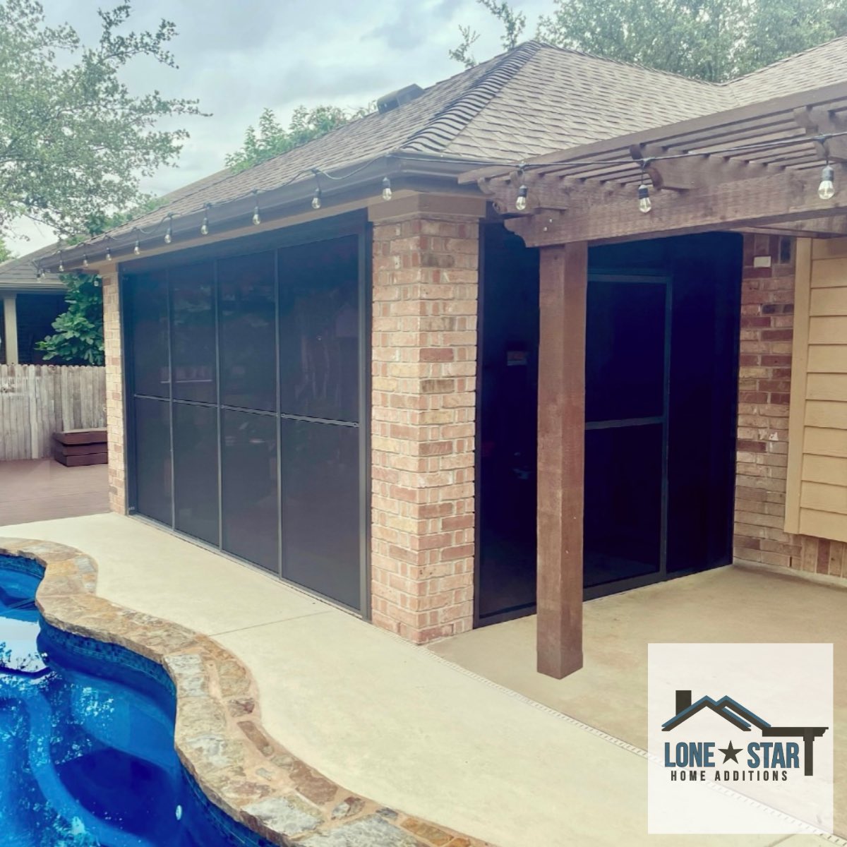 LSHomeAdditions's tweet image. Transform your outdoor space with our Screen Enclosure, designed and installed in Helotes, Texas. 🏡✨

The sliding doors feature offers easy access and seamless integration with your home. 

lonestarhomeadditions.com
210-986-0628