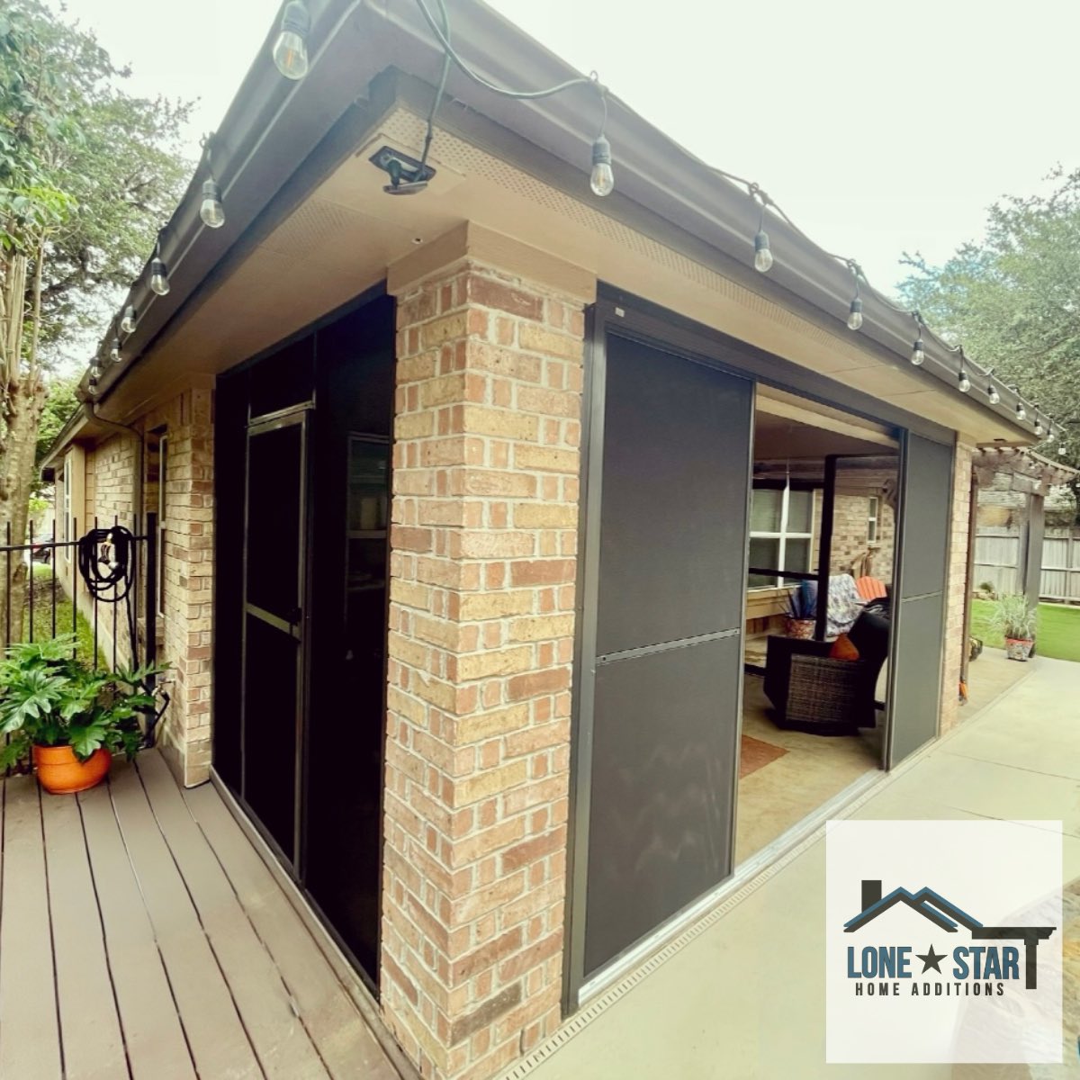 LSHomeAdditions's tweet image. Transform your outdoor space with our Screen Enclosure, designed and installed in Helotes, Texas. 🏡✨

The sliding doors feature offers easy access and seamless integration with your home. 

lonestarhomeadditions.com
210-986-0628