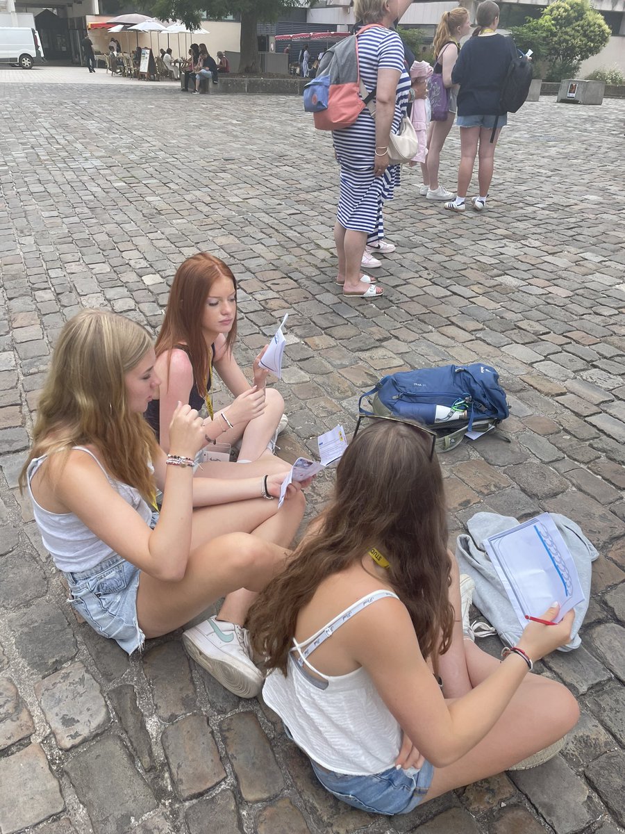 Oathalltrips's tweet photo. We spent the day in Poitiers and learned about medieval art by visiting Notre Dame la Grande, we let ourselves be inspired and made some sketches of details on the 11th century façade. https://t.co/a1BLBShmEx