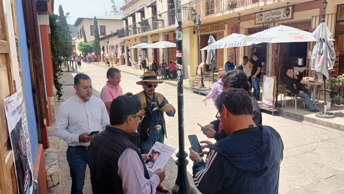GabyCoutino's tweet photo. Desde hace 10 días la familia de Luis Fernando Hernández Albarado no tiene noticias de su paradero. Desapareció en el fraccionamiento #RealDelBosque de #TuxtlaGutiérrez. Su padre y demás familiares piden ayuda para su localización. #Chiapas https://t.co/a58Q9reidJ