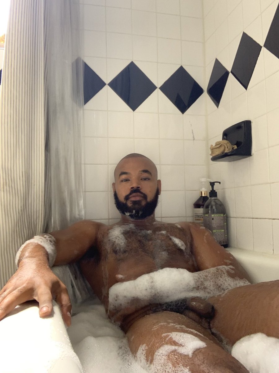 RamonNYC's tweet photo. Love a bubble bath 🛀 https://t.co/3k6DOdKipb
