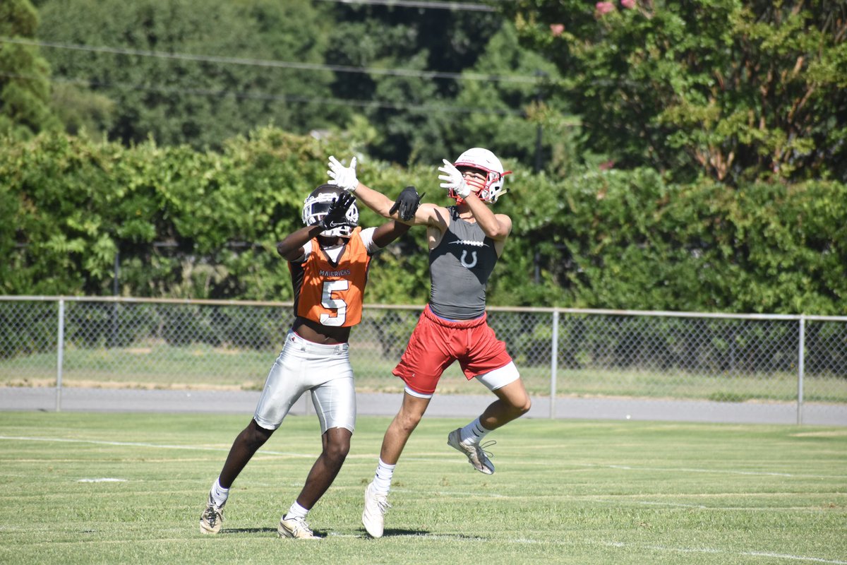 MavLandFootball's tweet photo. A little fun in the ☀️

#made🤘🏾#mauldinsc #differencemakers #WIN https://t.co/bpnAfP2Inm