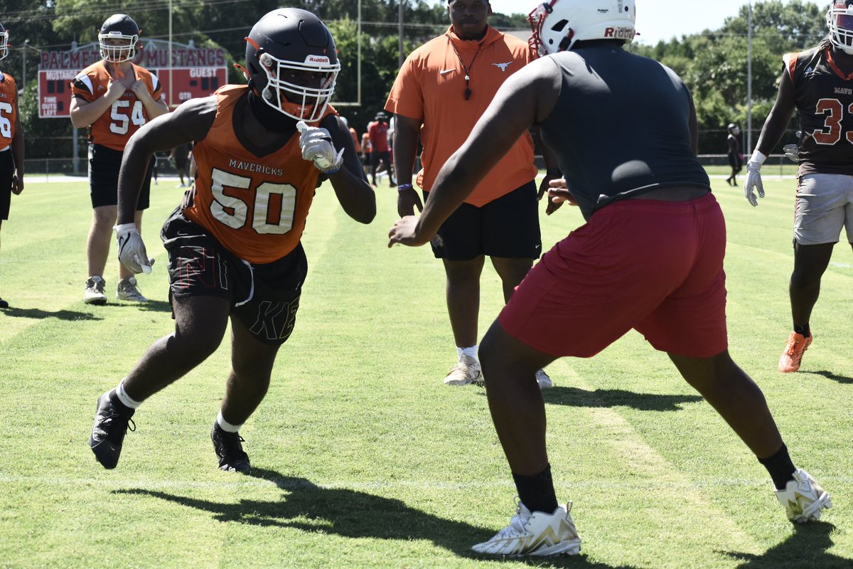 MavLandFootball's tweet photo. A little fun in the ☀️

#made🤘🏾#mauldinsc #differencemakers #WIN https://t.co/bpnAfP2Inm