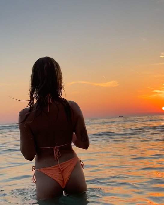 Совет на 2024 : живите возле моря по возможности 💅 https://t.co/lIQGE3ERSh