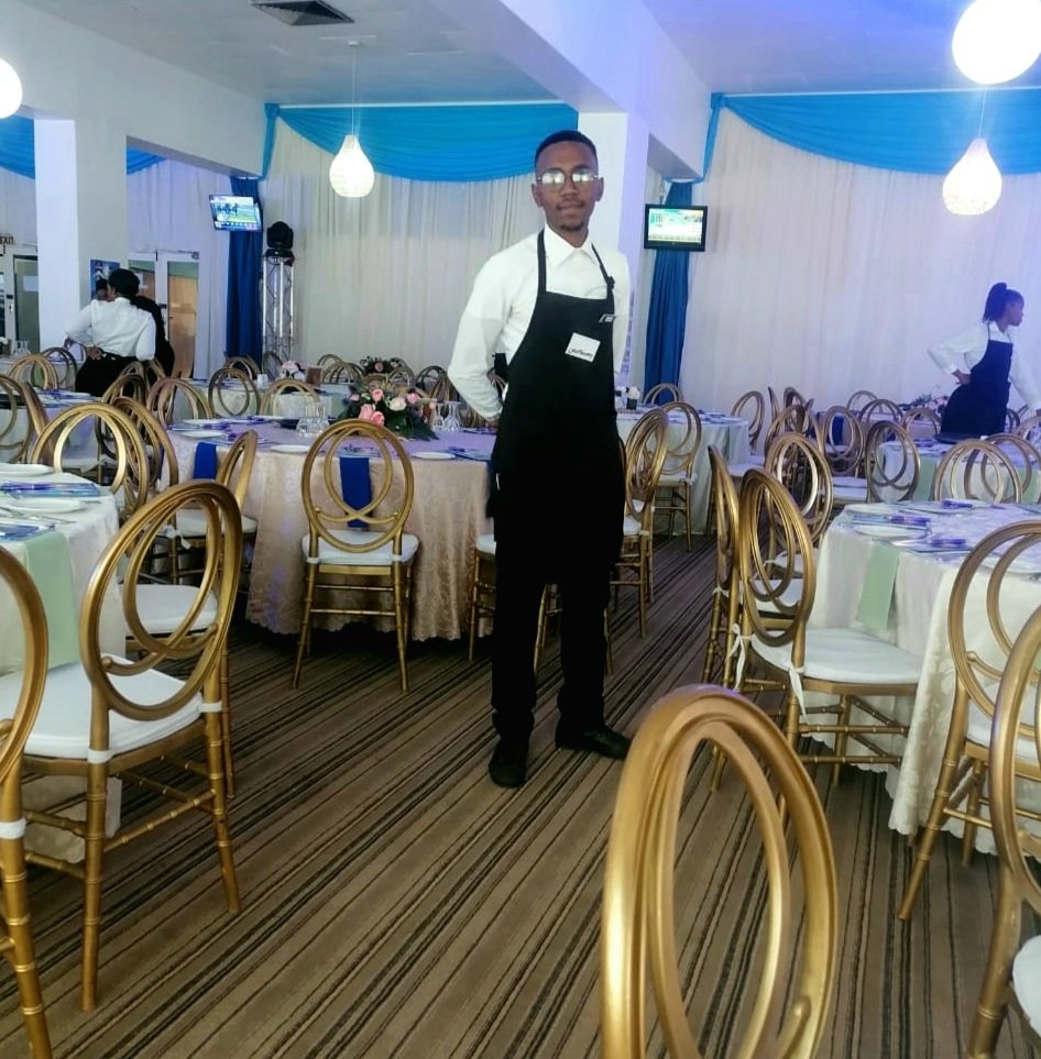 mellow_kzn's tweet photo. In Hollywood Durban Greyville July handicap 2024 🐎I served with honor 🙏 from 8:00 am until 9:00 pm standing and making sure my guests were taken care of👌

It's a once in a year experience. 
#HDJ2024
#ridethewave
#delayedpost https://t.co/vHzfWktoP3