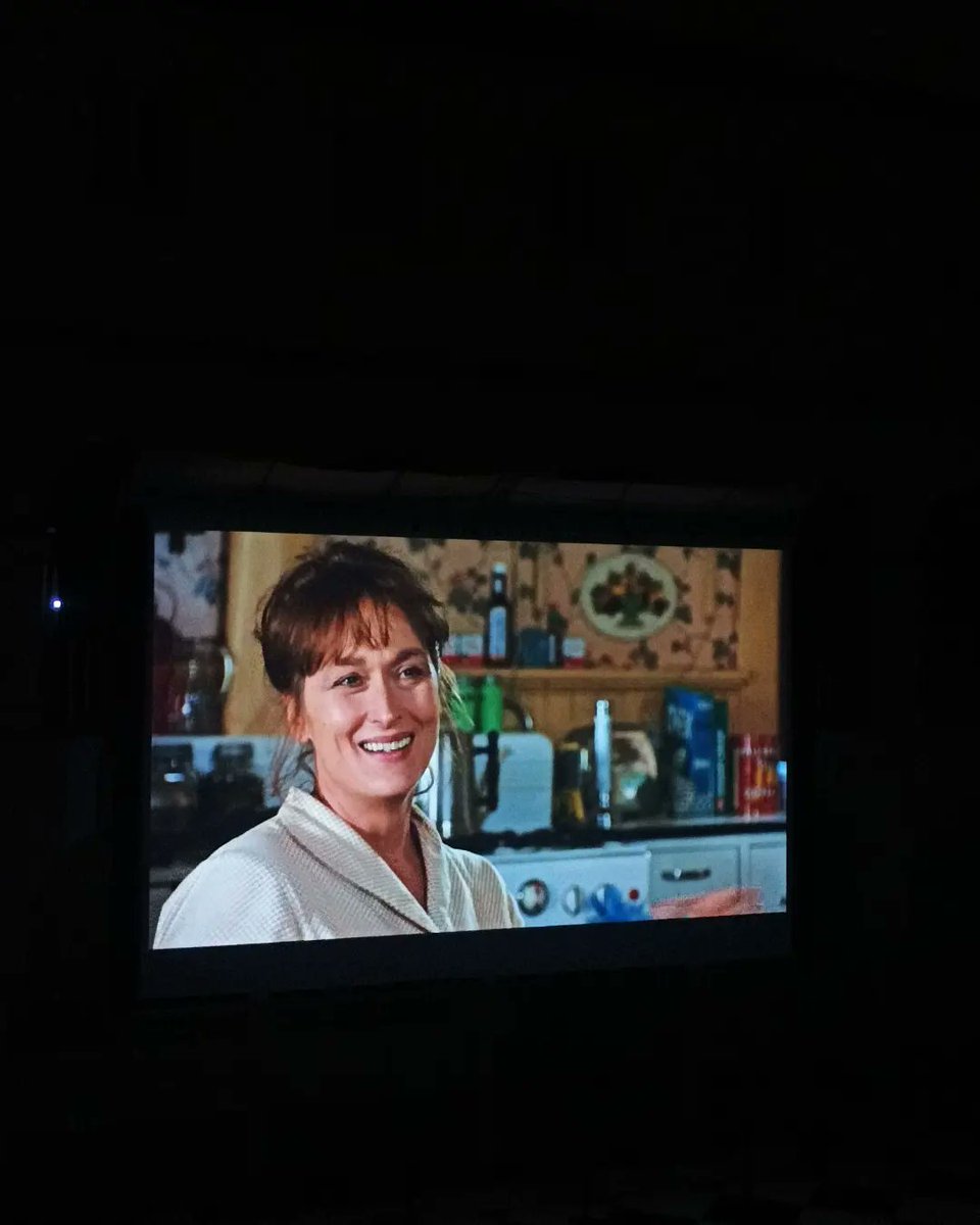 CICUS_'s tweet image. Cerramos #21Grados y el ciclo dedicado a Meryl Streep con un clásico contemporáneo: "Los puentes de Madison" (Clint Eastwood, 1995). 

Disfrutando del #cine al aire libre y en pantalla grande en el patio de #CICUS @unisevilla.