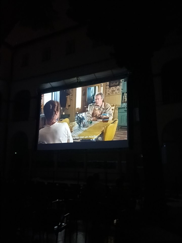 CICUS_'s tweet image. Cerramos #21Grados y el ciclo dedicado a Meryl Streep con un clásico contemporáneo: "Los puentes de Madison" (Clint Eastwood, 1995). 

Disfrutando del #cine al aire libre y en pantalla grande en el patio de #CICUS @unisevilla.