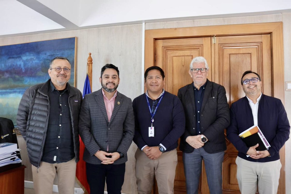 #Iquique: Hoy acompañamos al Jefe de Relaciones Laborales Luis Villazón, en su visita al gobernador de #Tarapacá <a href="/JMCarvajalG/">José Miguel Carvajal</a> para coordinar acciones conjuntas sobre el programa de formación sindical en la región.
Gracias por el apoyo y la excelente disposición! <a href="/Gore_Tarapaca/">Gobierno Regional Tarapacá</a>