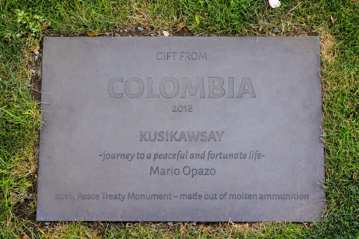 Consejería Comisionada de Paz (@comisionadopaz) on Twitter photo 🏳️#AvanzaLaPaz con la inauguración del Monumento Kusikawsay en la sede de <a href="/ONU_es/">Naciones Unidas</a> en Nueva York, elaborado con armamento de la violencia armada fundido.✍🏼
El Comisionado Otty Patiño, resaltó que "este monumento se consagra como un homenaje a la #Paz en Colombia🇨🇴 y como uno de 🏳️#AvanzaLaPaz con la inauguración del Monumento Kusikawsay en la sede de <a href="/ONU_es/">Naciones Unidas</a> en Nueva York, elaborado con armamento de la violencia armada fundido.✍🏼
El Comisionado Otty Patiño, resaltó que "este monumento se consagra como un homenaje a la #Paz en Colombia🇨🇴 y como uno de
