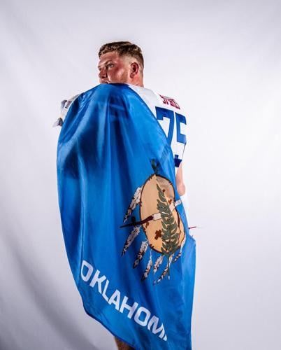 Through his academic and athletic endeavors, a Cherokee Nation citizen has received a national acknowledgement from the National Football Foundation.
#NativeAthlete #Cherokee #SMU #D1

buff.ly/3Wh9MBd