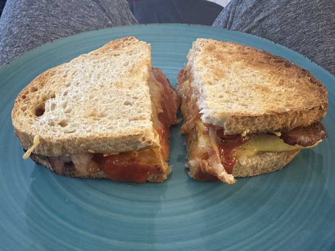 They say if you can dream it, you can do it. Just made me a breakfast sandwich. Bacon+egg+cheese+SPK