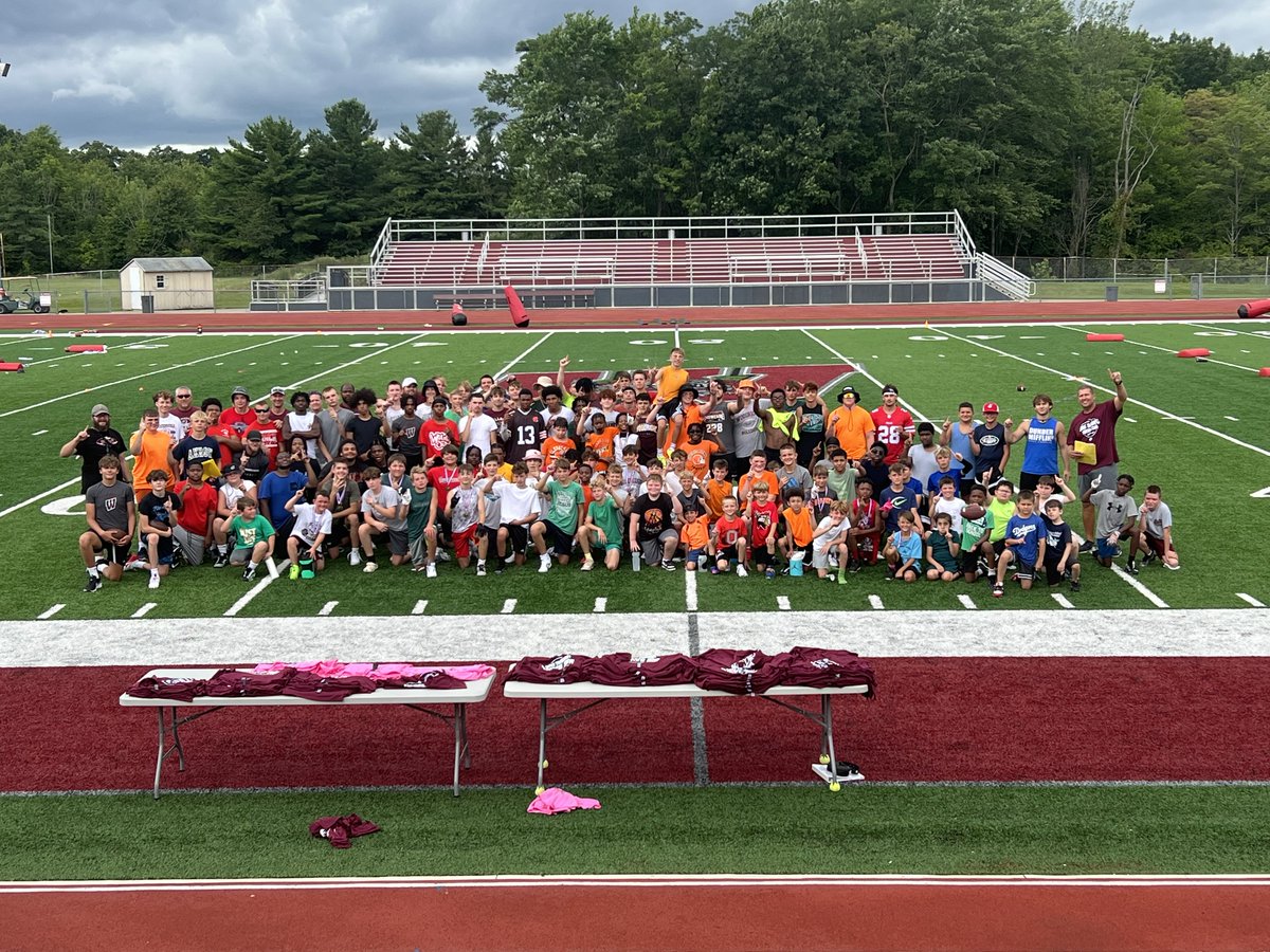 Coach_Martter's tweet photo. 🏈 Amazing Big Dawg Youth Camp! Huge thanks to all the coaches and campers for the fun. Special shoutout to Coach Maxa for running the camp and going above and beyond! Dawgs gotta eat! 🐾🙌 #DawgsGottaEAT #WoodridgeFootball https://t.co/EP8R8Thzm6