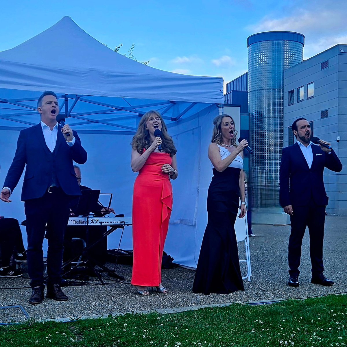 SandraOman1's tweet image. Summer Nights!!! Our third Opera Gala of the summer, organised by @DubCityCouncil @LabDCC With my pals @DMastersonMusic @SimonMorganIRL #BrendanCollins and #DavidWray 

#outdooropera #operagala #irishopera
