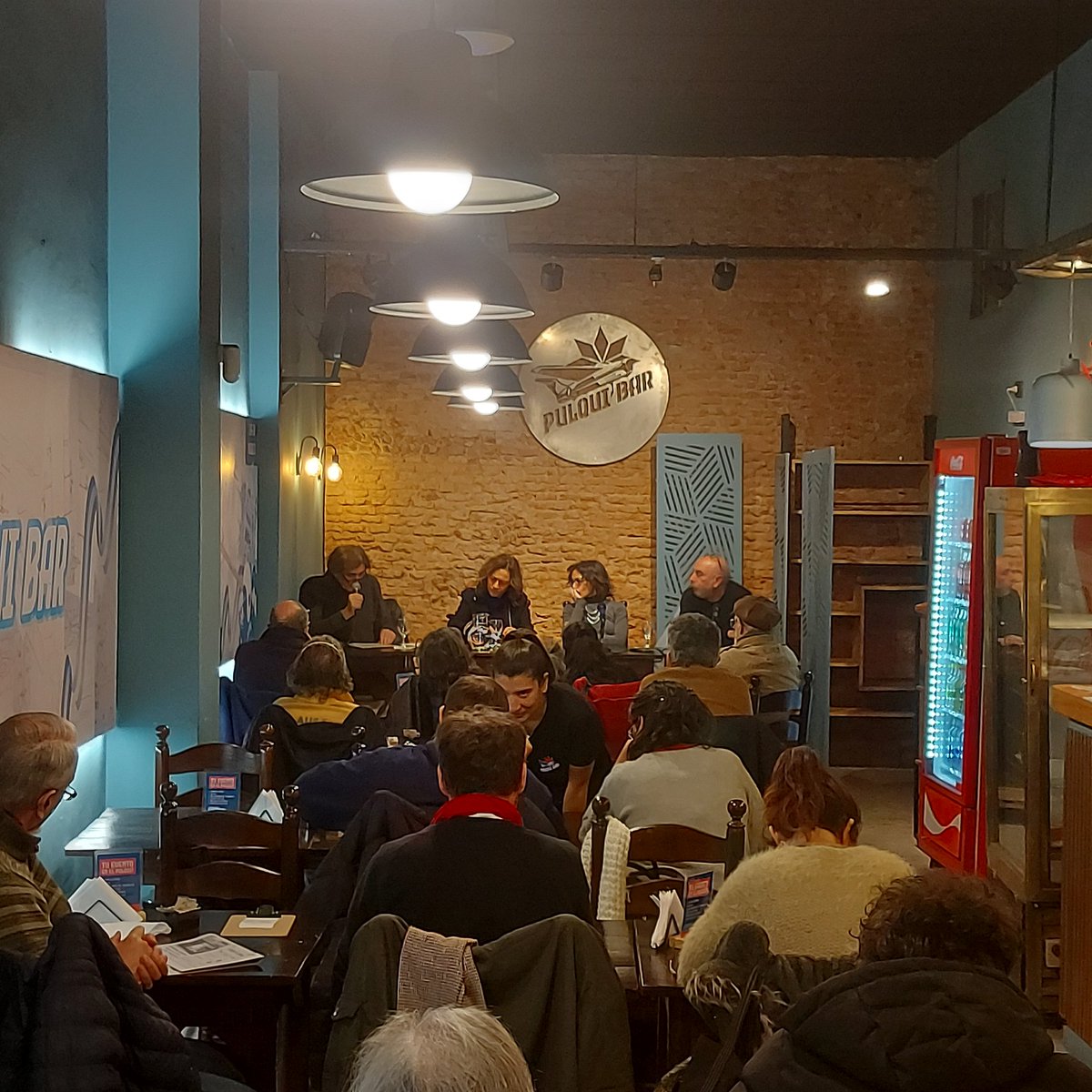 RevistaPPV's tweet photo. ((AHORA))

Comenzó la presentación del libro "Nosotros contra ellos" en el @elpulquibar 
Con les autores del libro Ernesto Calvo y @nataliaaruguete .
Con los comentarios de #DanielRosso y la moderación de @AnaCacopardo

#fakenews #libro #nosotroscontraellos https://t.co/imN7YEwPPh