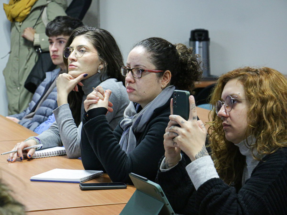 CMMUChile's tweet image. Nuestro director, Héctor Ramírez, recibió a una delegación de la Universidad de São Paulo, quienes conocieron el trabajo en investigación, formación y equidad, en un ambiente interdisciplinario, de múltiples nacionalidades y capacidades.

📌 +𝗜𝗡𝗙𝗢 go.cmm.uchile.cl/cmmbrasil