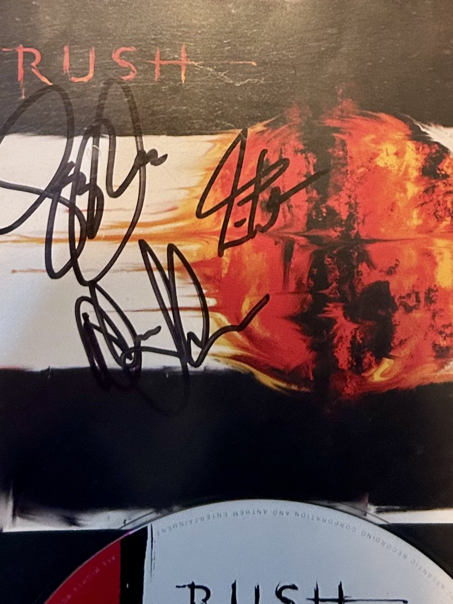 ZuckyConri's tweet photo. #tbt2002 @rushtheband @RushHistory2112 Lee, Lifeson, Peart #priceless 🇲🇽🙏❤️🤘🏼 Vapor Trails tour 😎 https://t.co/LslW53fB8d