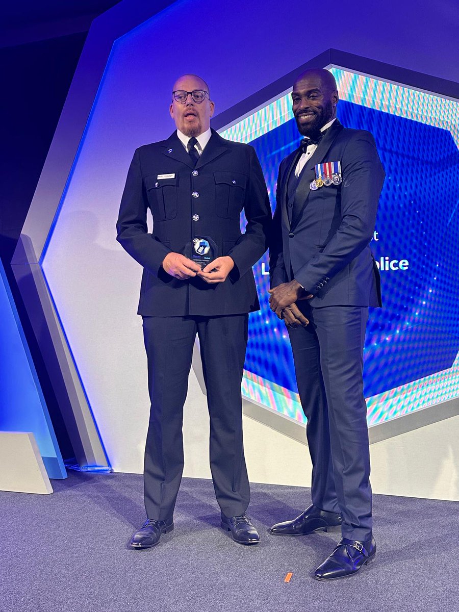 PFEW_HQ's tweet photo. The winner of our #PoliceBravery regional award for region 4 is DC Andy Pearson from @LincsPolice 👏

The off-duty officer ran towards distressed screams with no protection or backup as he tried to save a nine-year-old girl who was stabbed. https://t.co/GalW9grHSZ