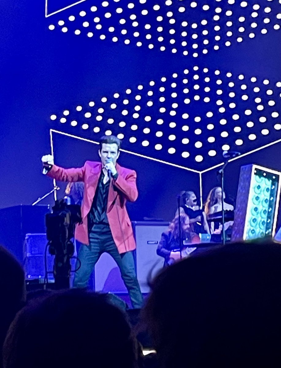 bellaflex's tweet photo. ⁦@thekillers⁩ well that was a bit bloody good! https://t.co/OspvbCQX0l